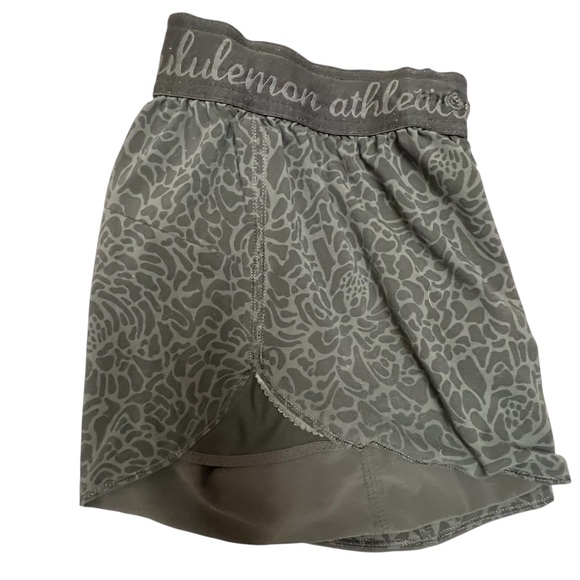 Lululemon Go the Distance Reversible Black Petal Short - Picture 4 of 9